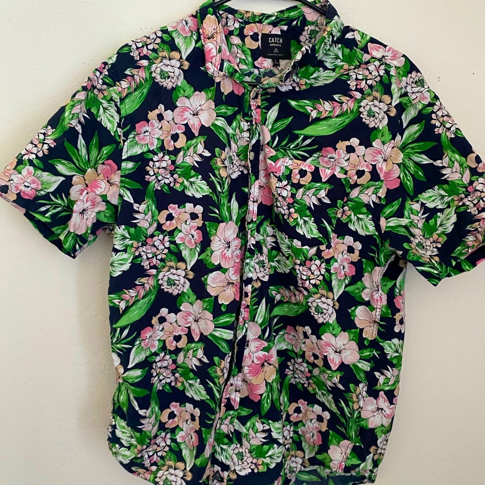 Size L. CATCH SURFBOARD co 
Tropical print